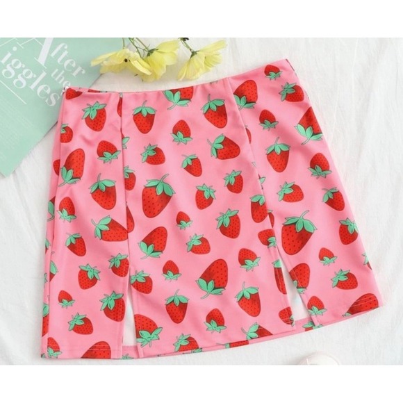 SHEIN Dresses & Skirts - Strawberry pink, mini skirt size large cottage core Y2K vintage retro print